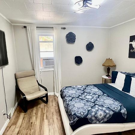 Cozy Buffalo Home-Sleeps 3 Lackawanna エクステリア 写真